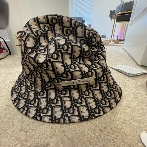 Worn twice , it’s almost new bought 3 months ago! 100% authentic - Picture 1 of 4